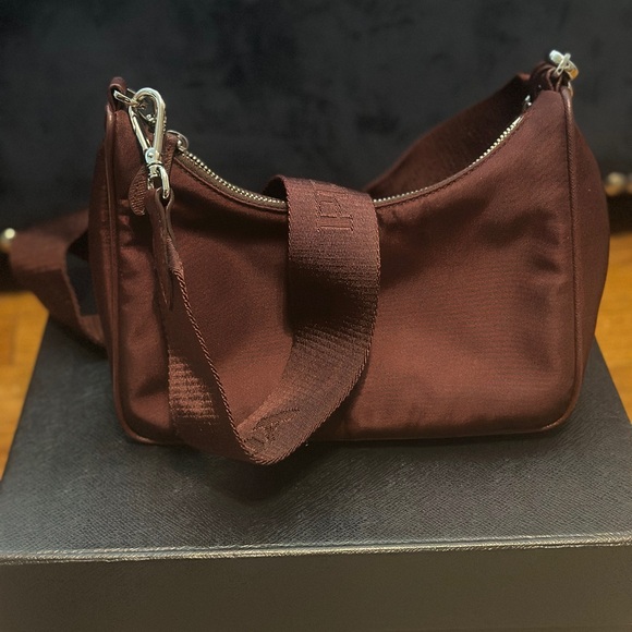 Prada Re-Edition 2005 Re-Nylon bag LIMITED EDITION COLOR! Burgundy - Picture 4 of 11